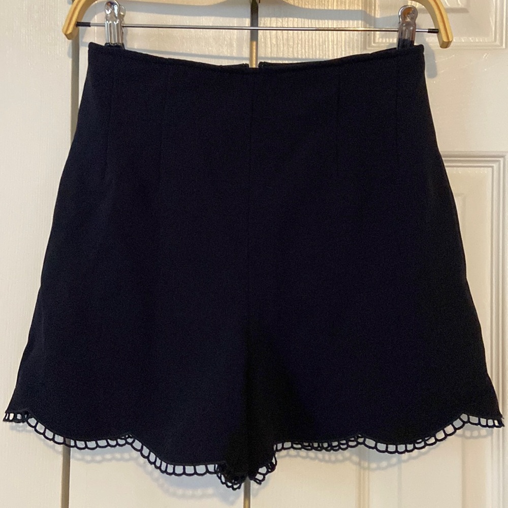 Club Monaco navy scallop edge high waist shorts 00